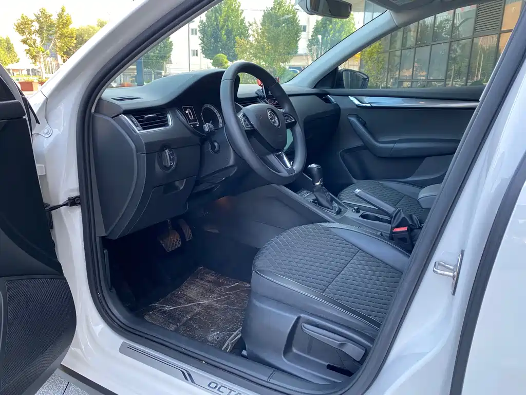 Skoda Octavia — фото 4