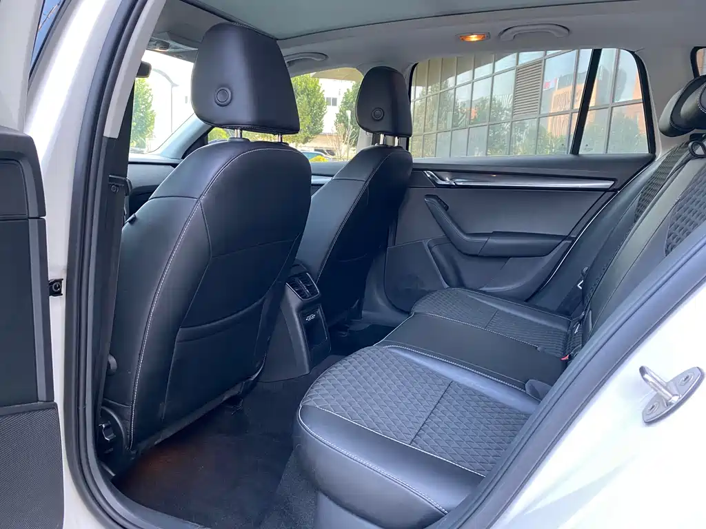 Skoda Octavia — фото 6
