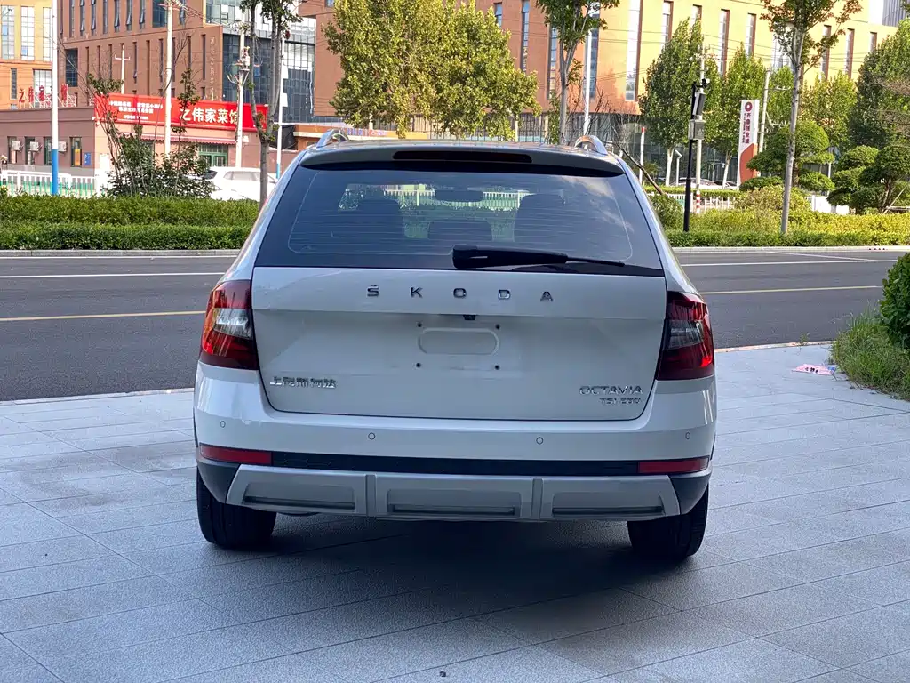 Skoda Octavia — фото 8