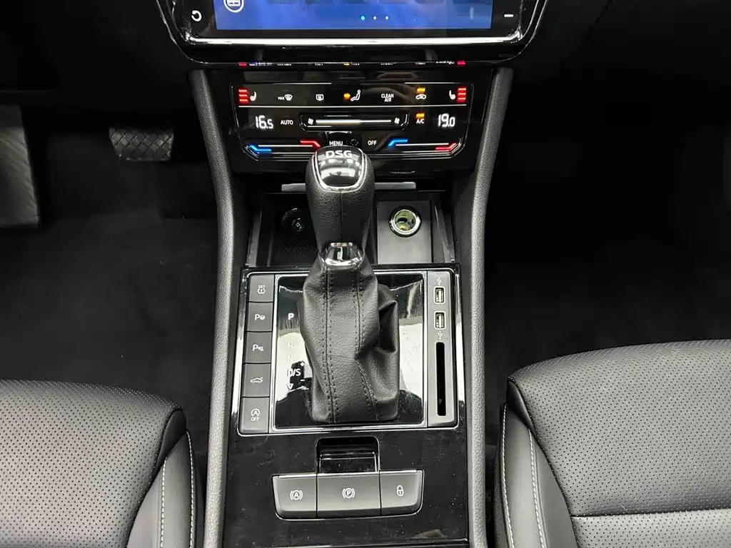 Skoda Superb — фото 11