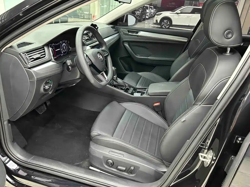 Skoda Superb — фото 17