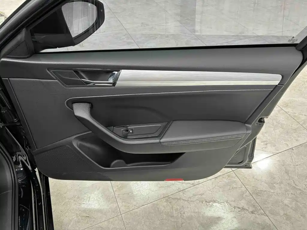 Skoda Superb — фото 18
