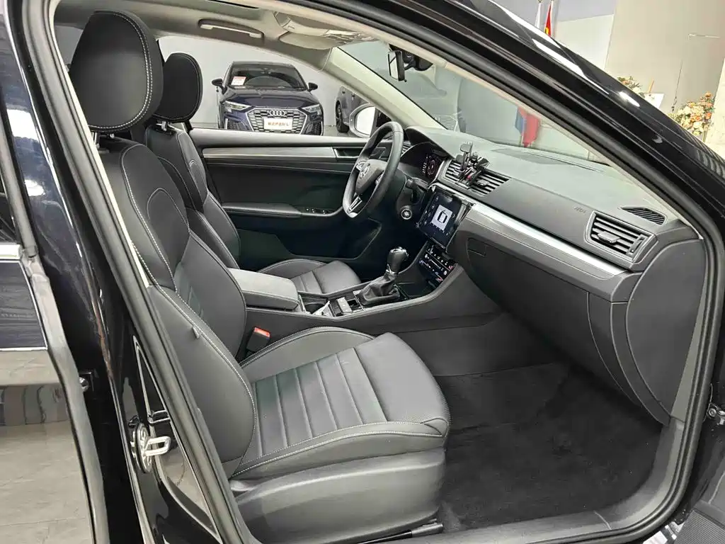 Skoda Superb — фото 19