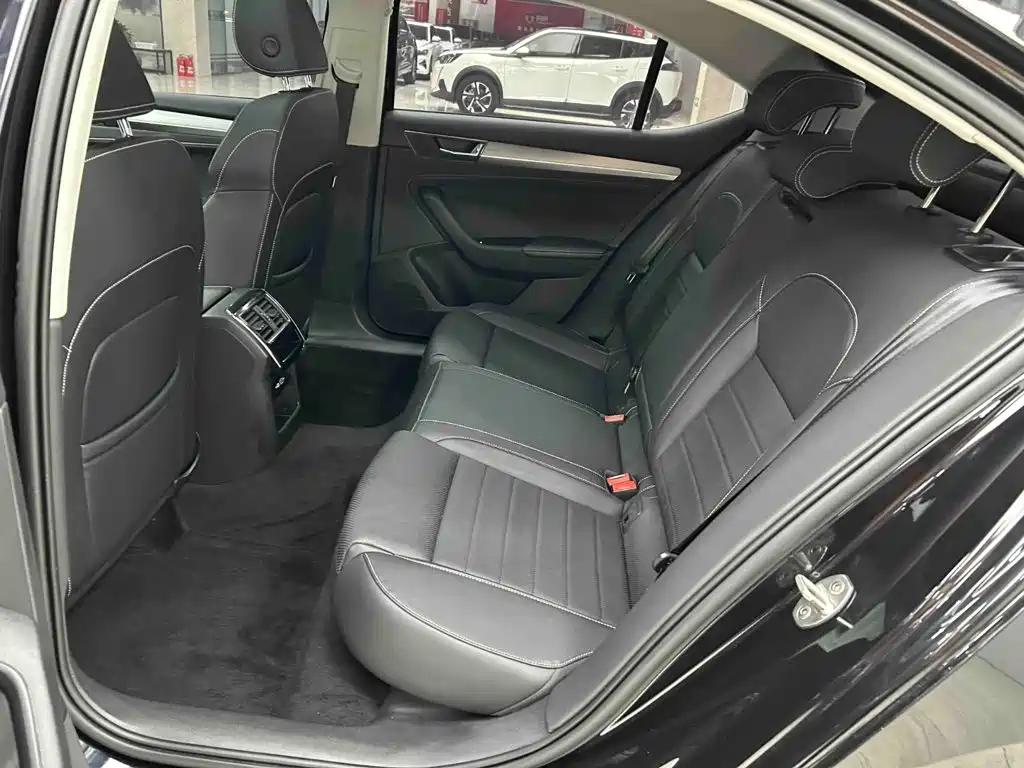 Skoda Superb — фото 20