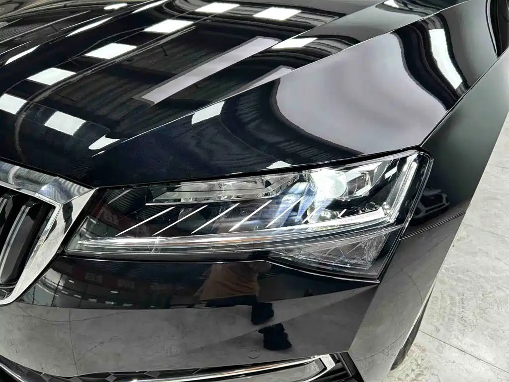 Skoda Superb — фото 24