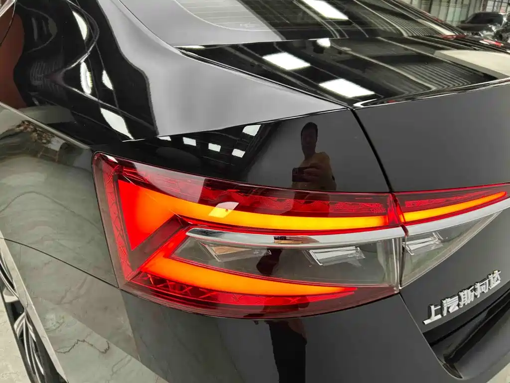 Skoda Superb — фото 25