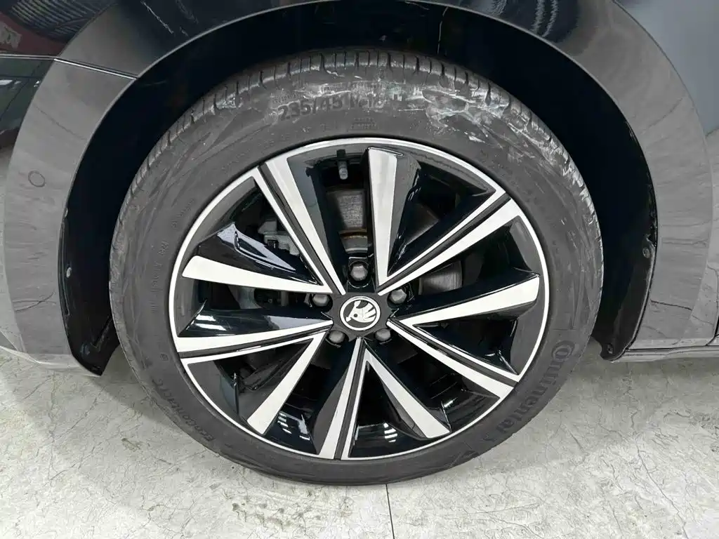 Skoda Superb — фото 26