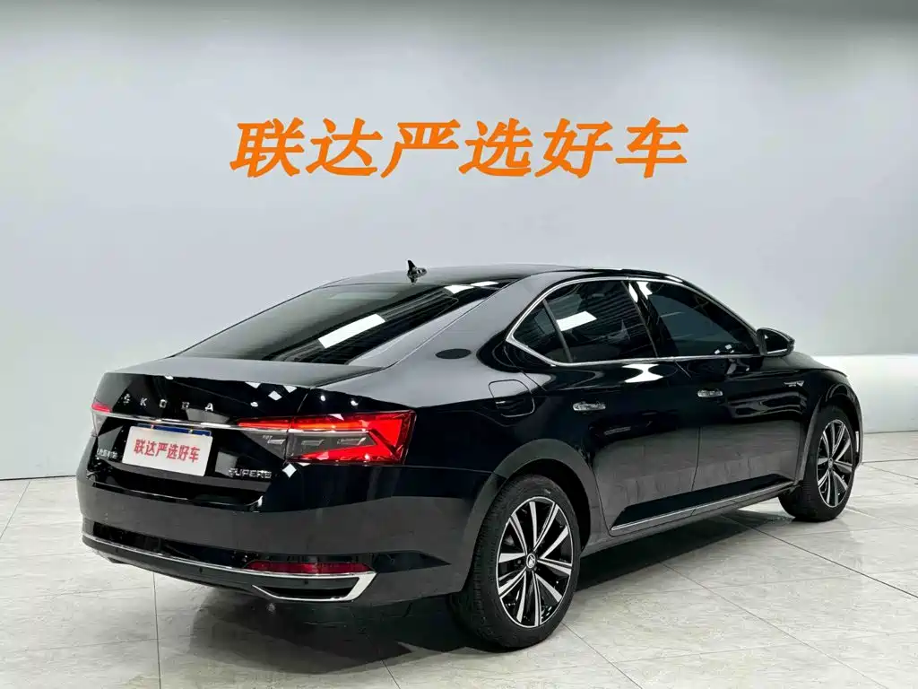 Skoda Superb — фото 7