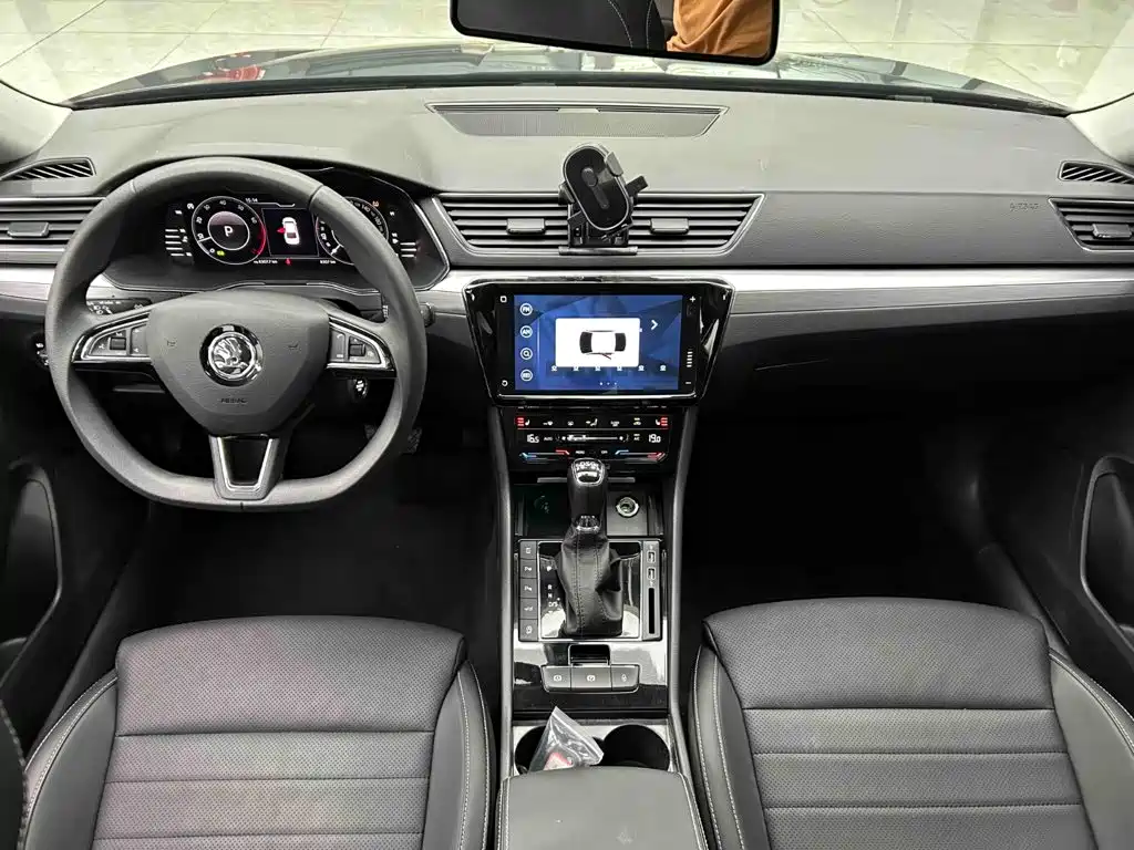 Skoda Superb — фото 8