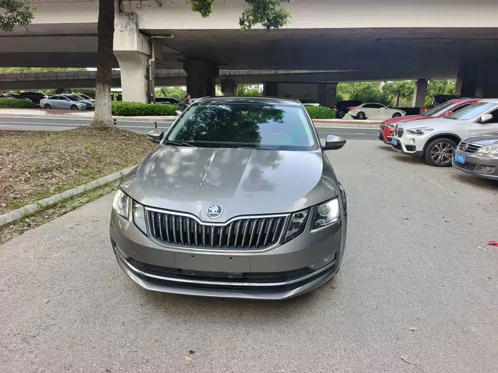 Skoda Octavia — фото 2