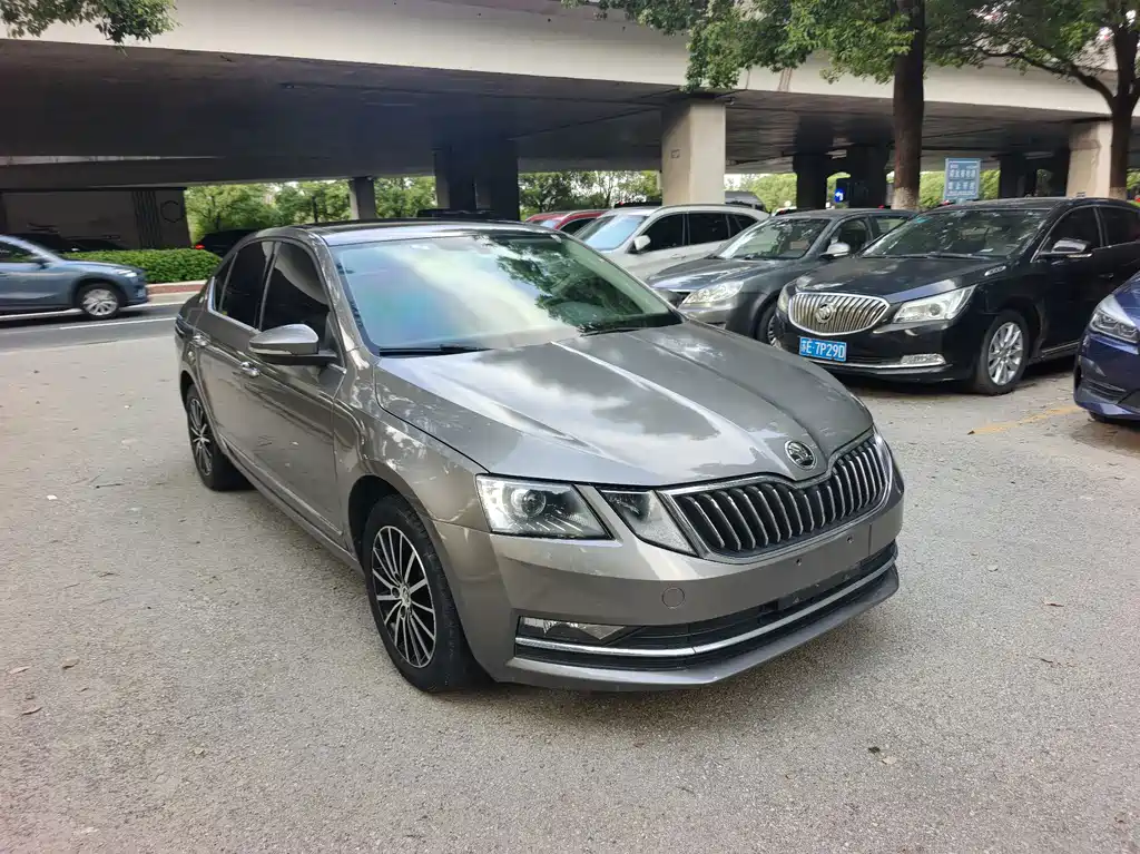 Skoda Octavia — фото 3