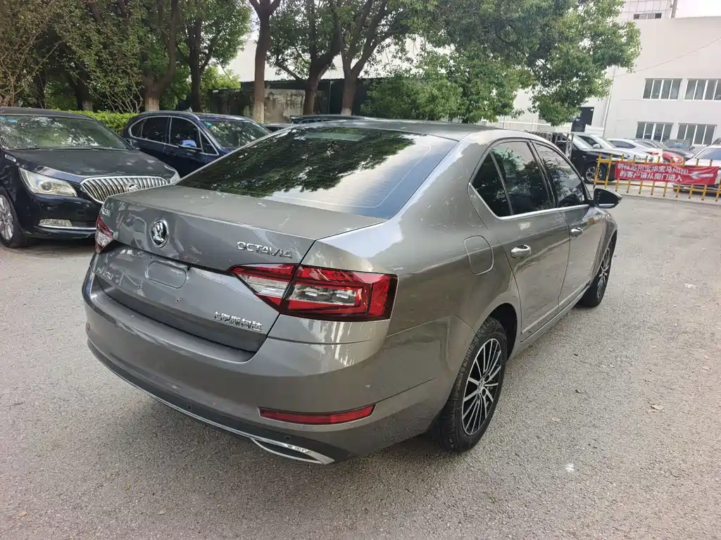 Skoda Octavia — фото 4
