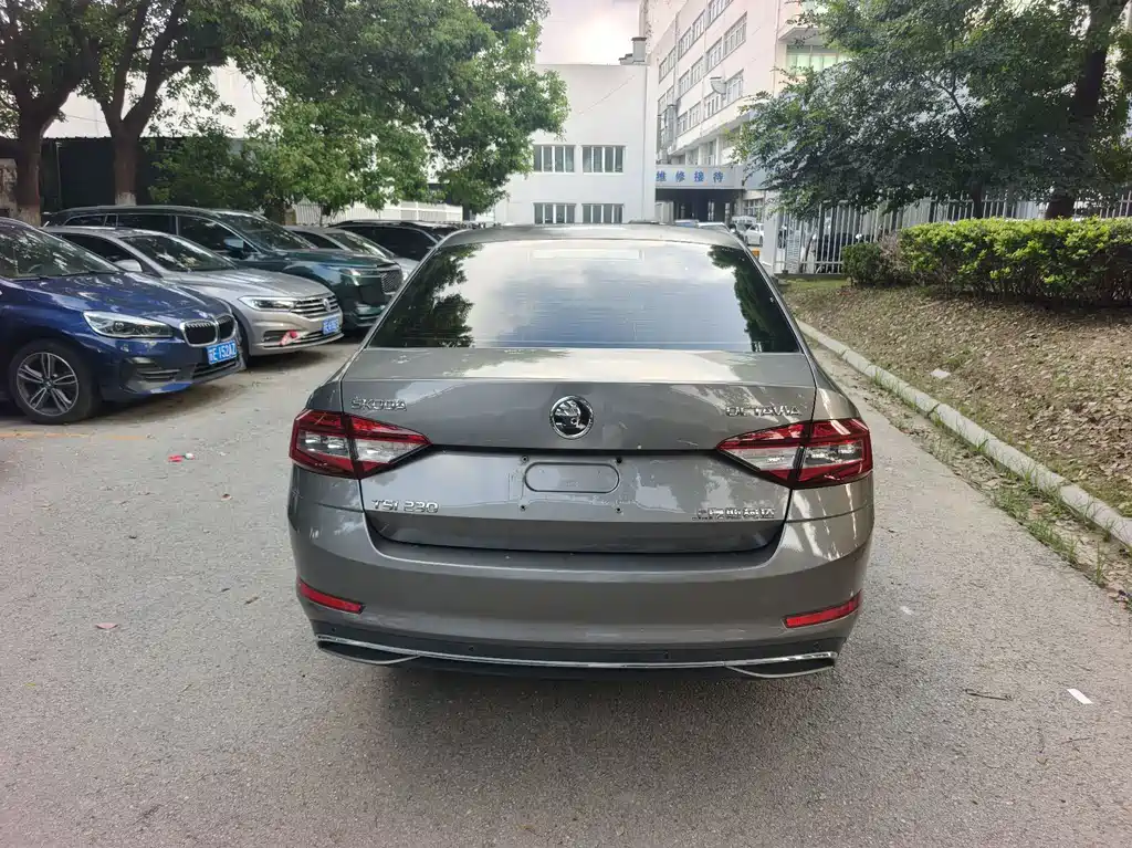 Skoda Octavia — фото 5