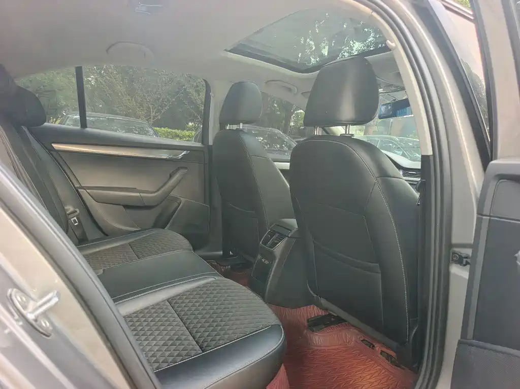 Skoda Octavia — фото 8