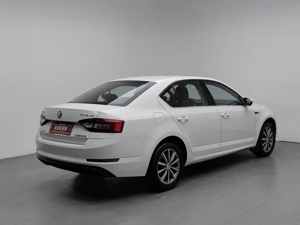 Skoda Octavia — фото 2