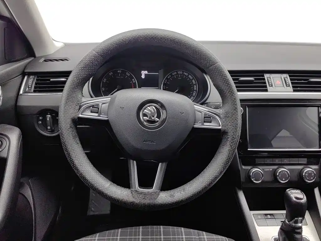 Skoda Octavia — фото 11