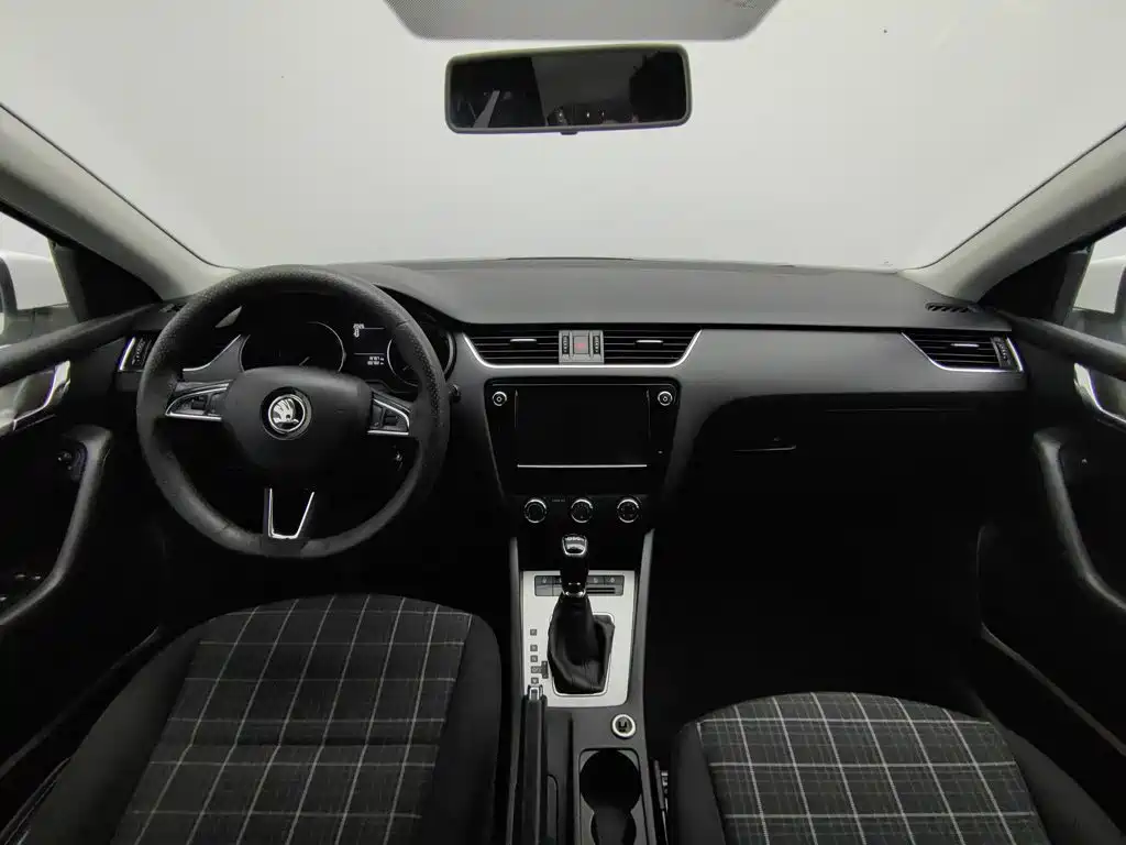 Skoda Octavia — фото 5
