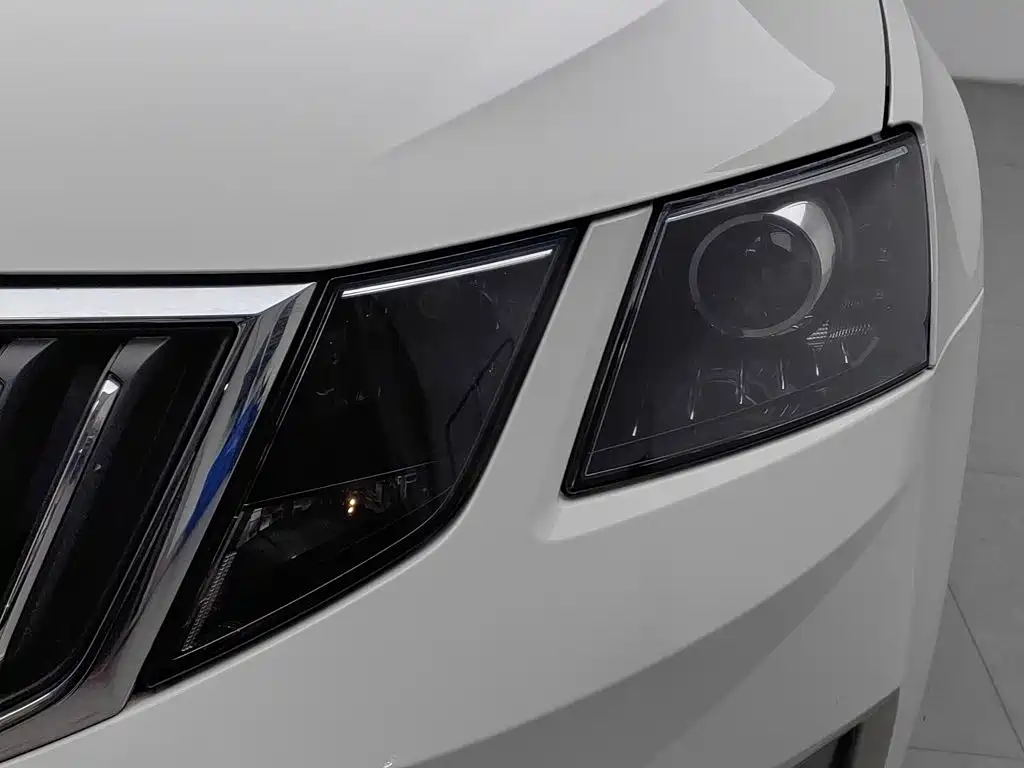 Skoda Octavia — фото 7