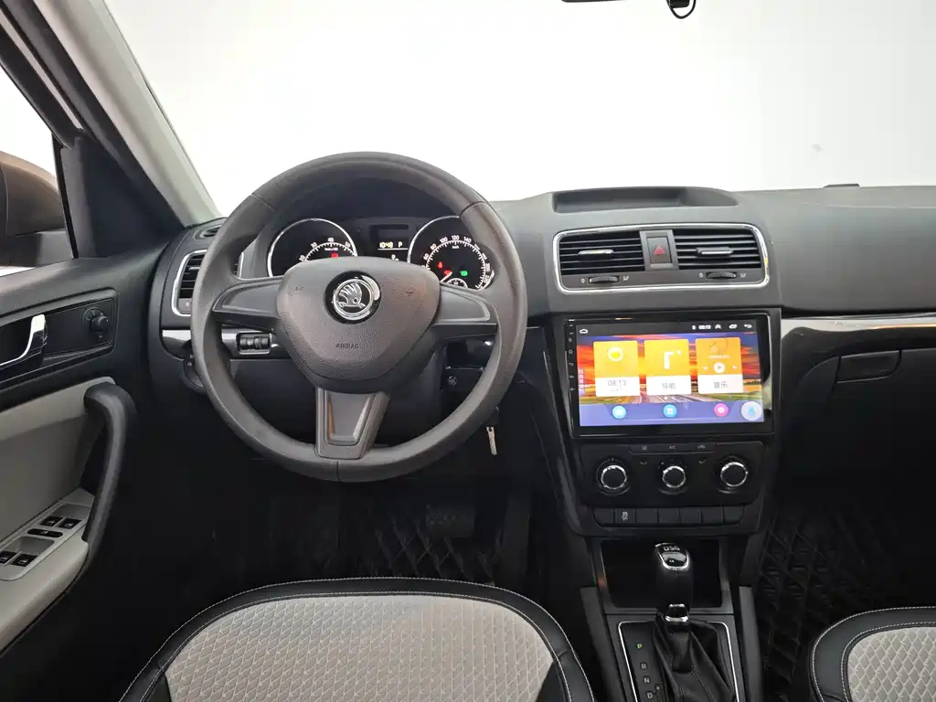 Skoda Yeti — фото 19