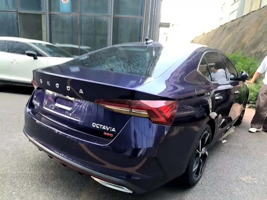 Skoda Octavia — фото 7