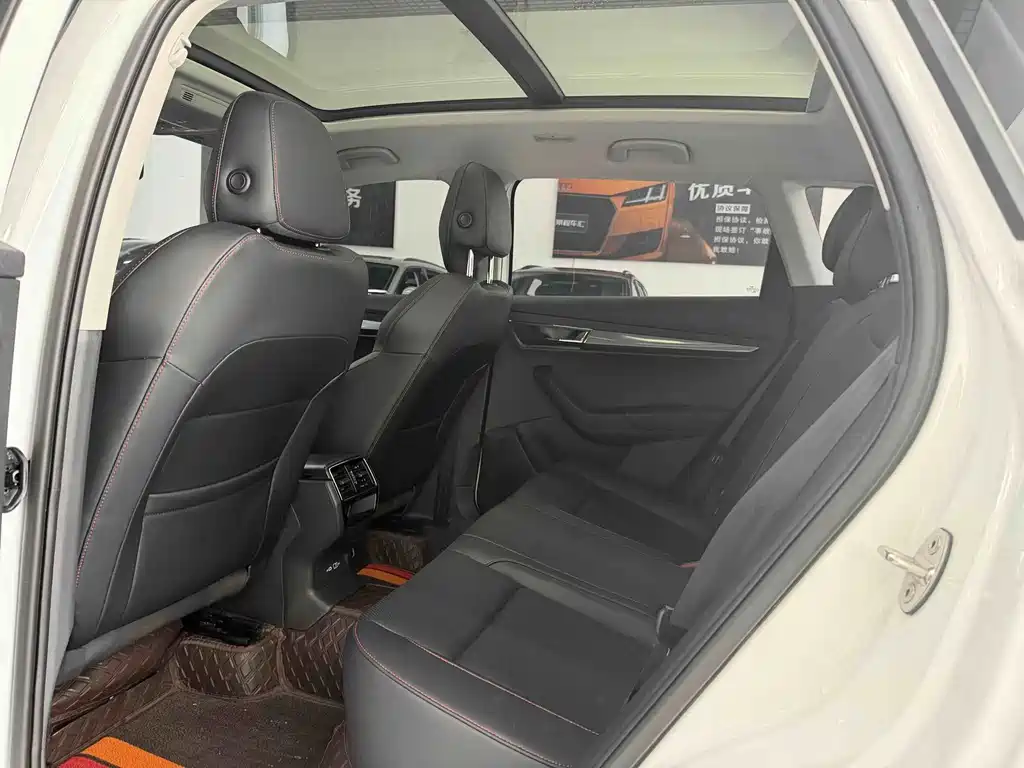 Skoda Karoq — фото 9