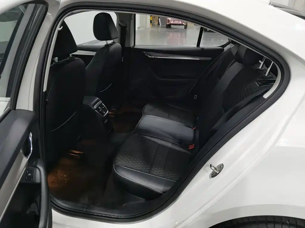Skoda Octavia — фото 15