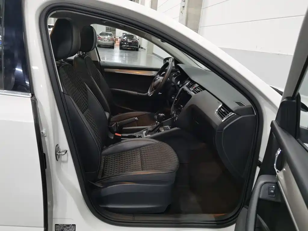 Skoda Octavia — фото 23