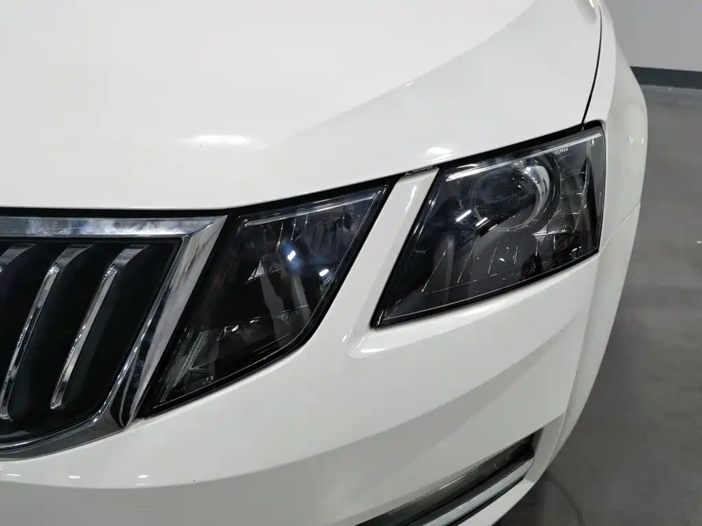 Skoda Octavia — фото 7
