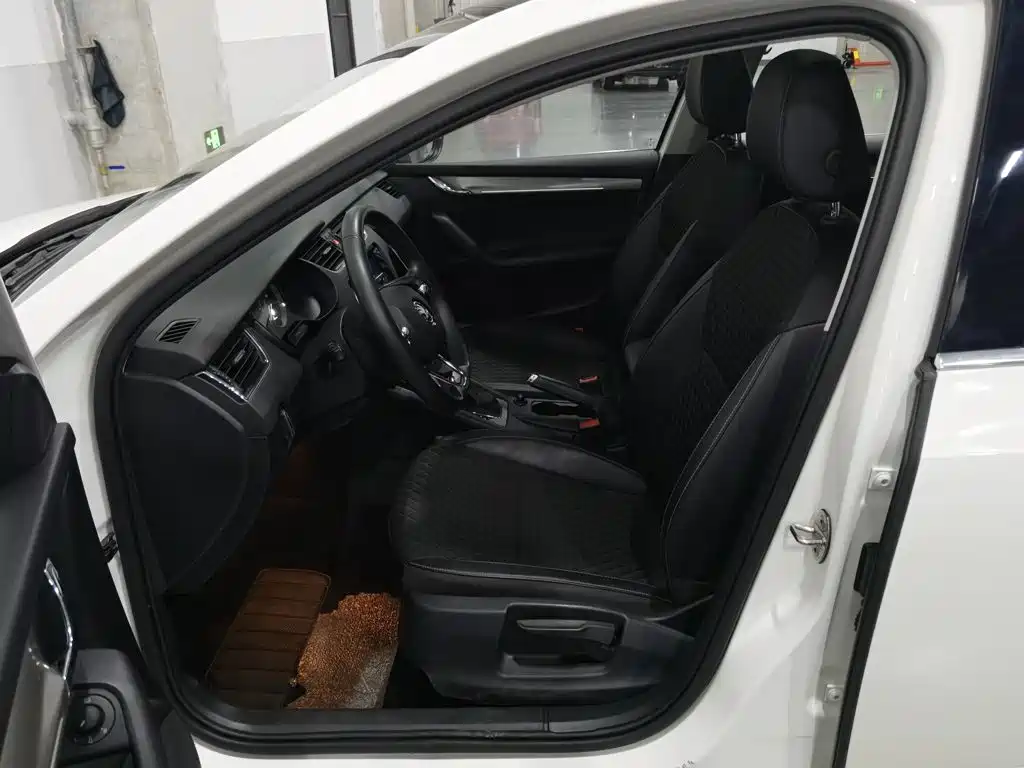Skoda Octavia — фото 10
