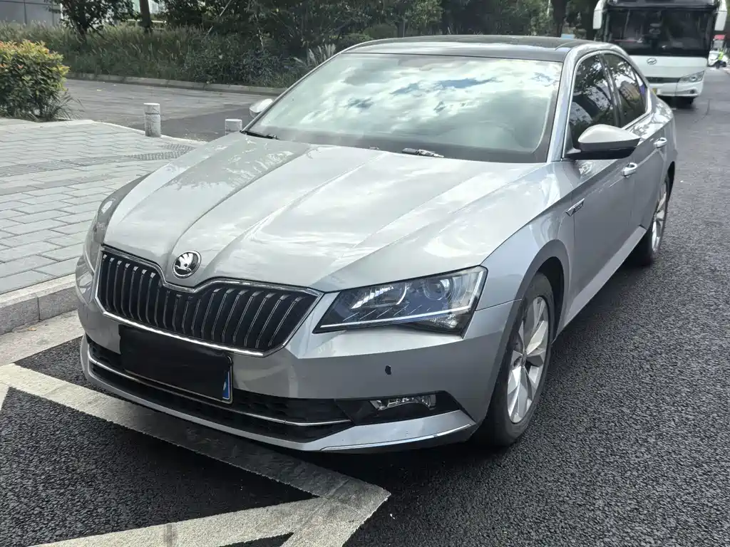 Skoda Superb — фото 3