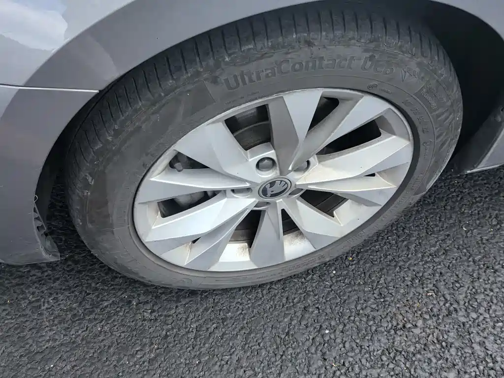 Skoda Superb — фото 5
