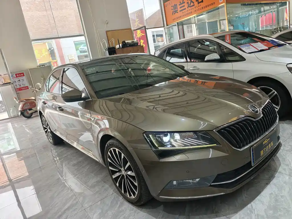 Skoda Superb — фото 3