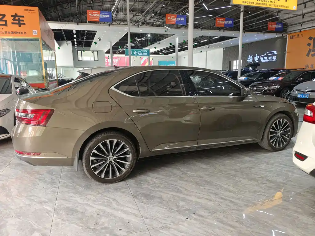 Skoda Superb — фото 4