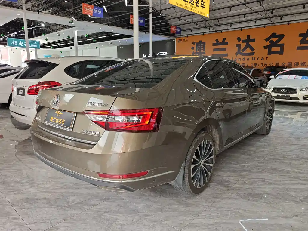 Skoda Superb — фото 5