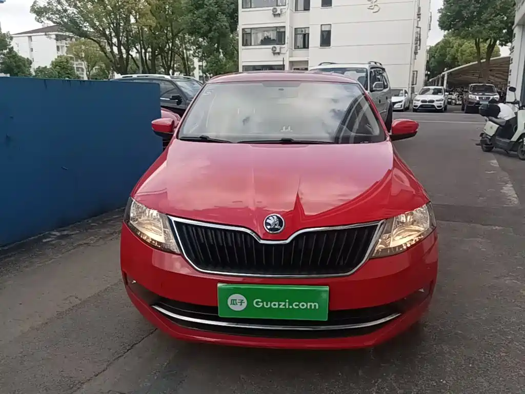 Skoda Rapid Spaceback — фото 3