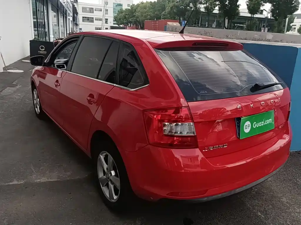 Skoda Rapid Spaceback — фото 5