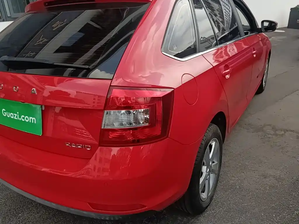 Skoda Rapid Spaceback — фото 8