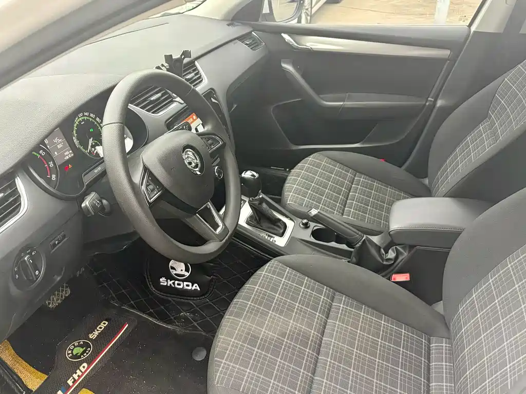 Skoda Octavia — фото 4