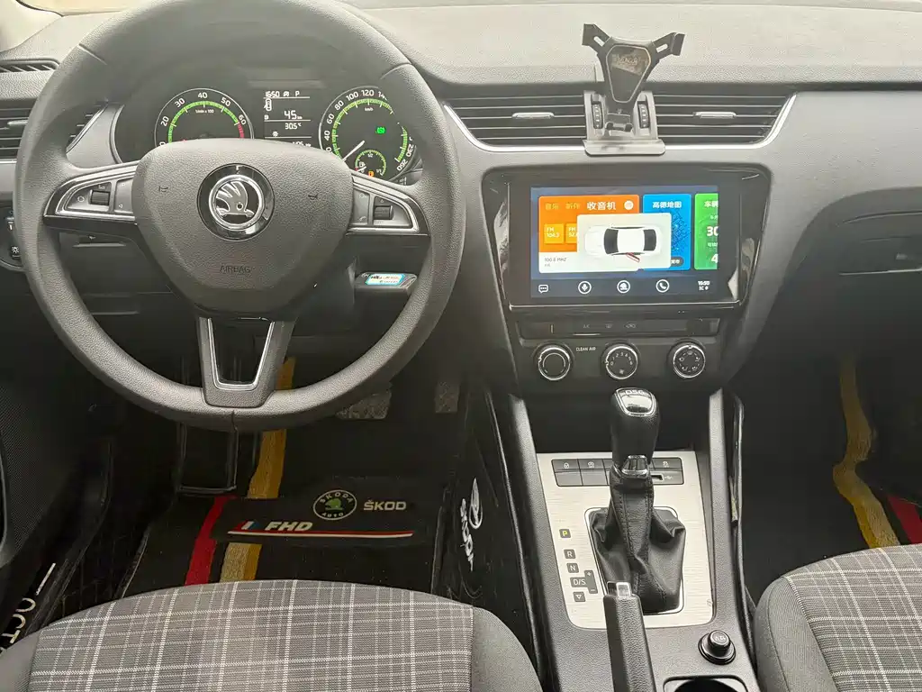 Skoda Octavia — фото 5