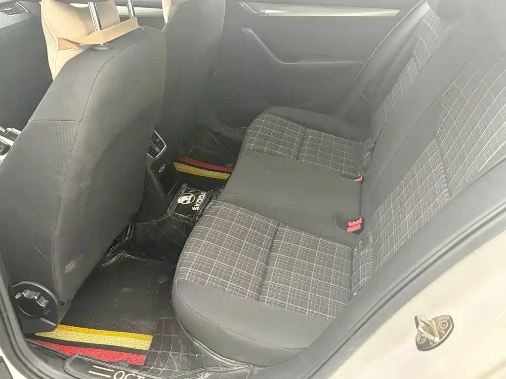 Skoda Octavia — фото 6