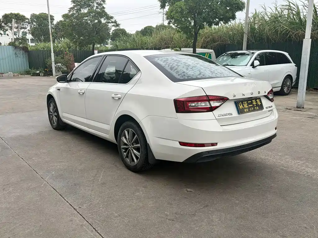 Skoda Octavia — фото 7