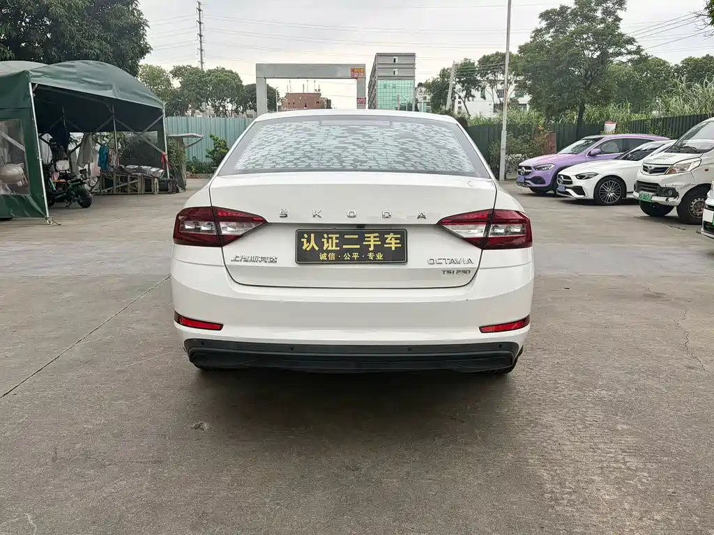 Skoda Octavia — фото 8