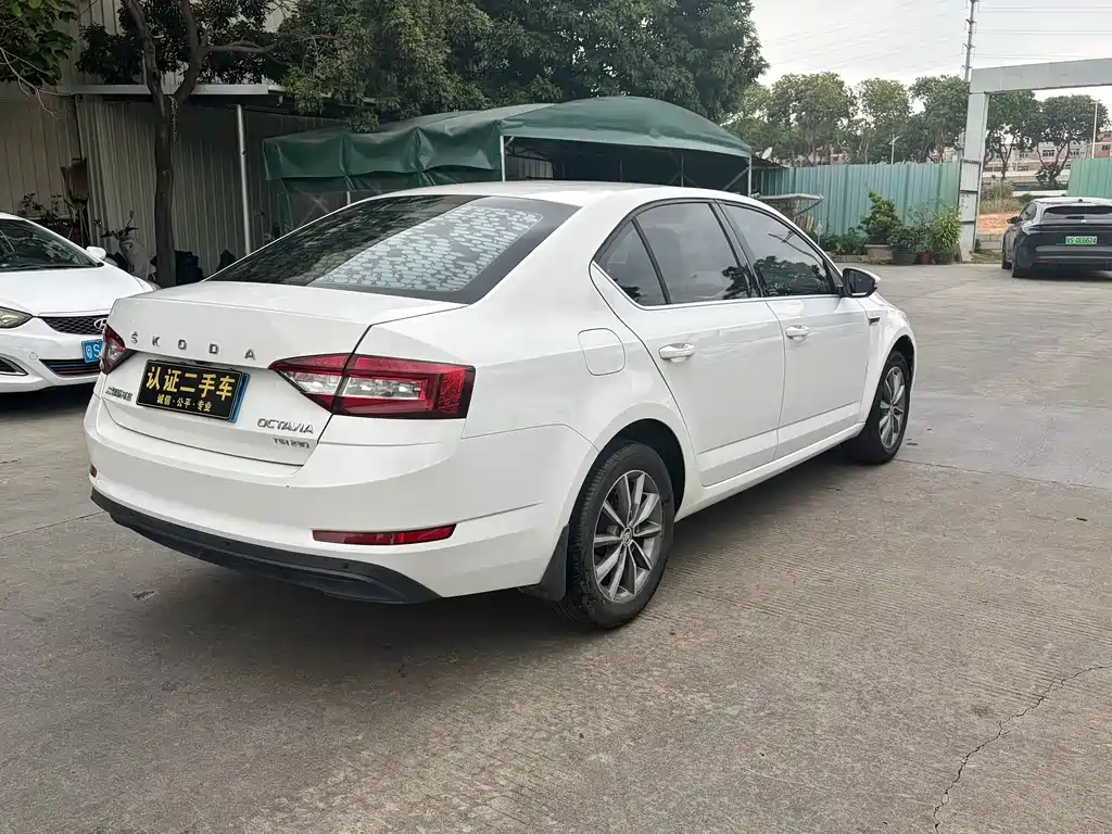 Skoda Octavia — фото 9
