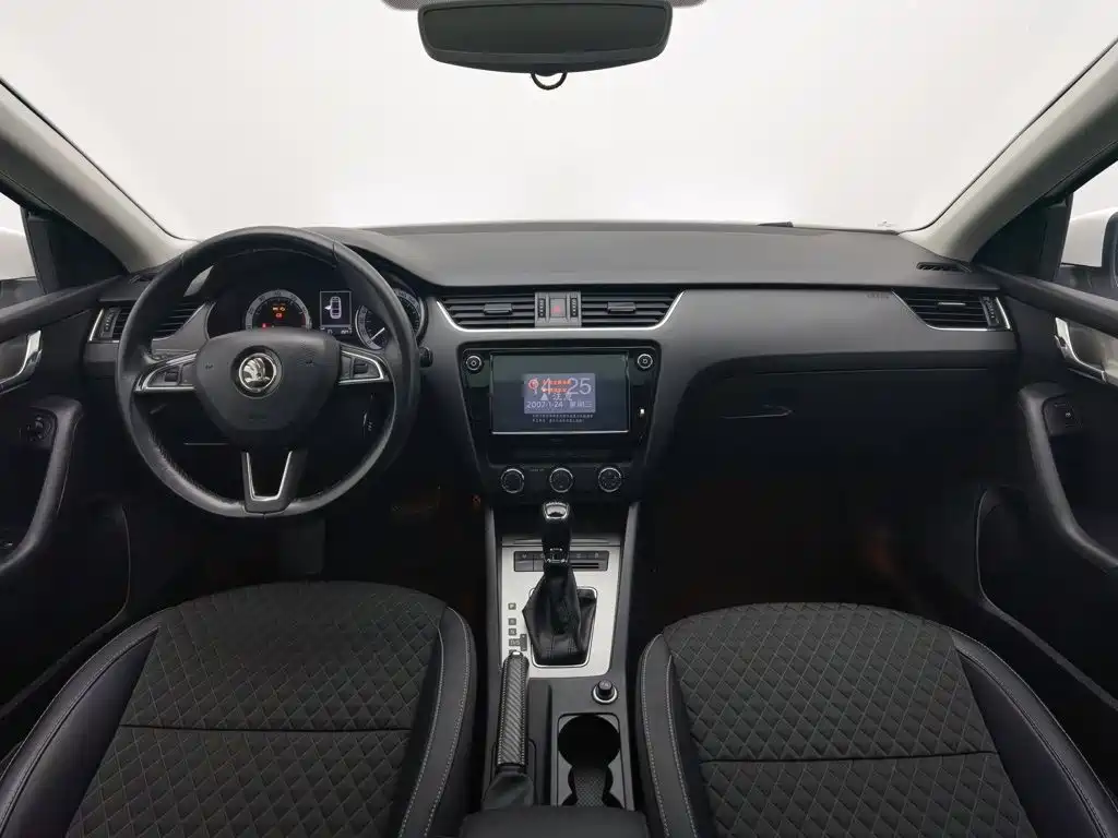Skoda Octavia — фото 5