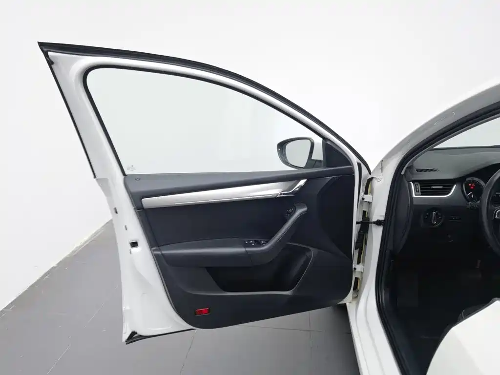 Skoda Octavia — фото 8