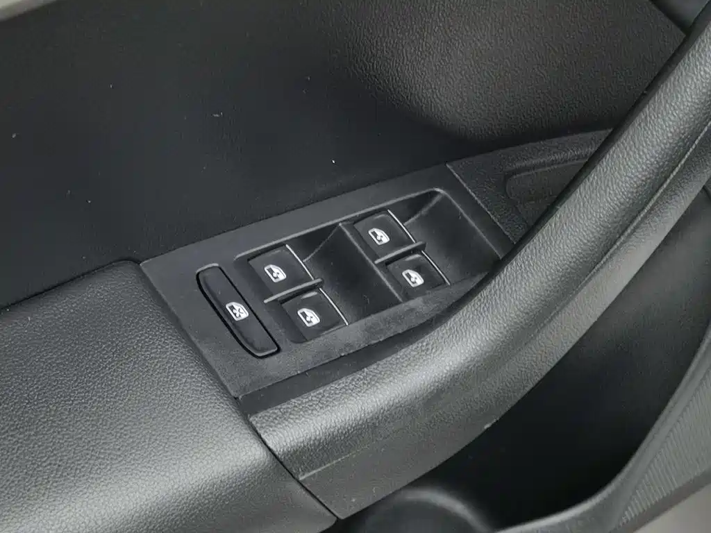 Skoda Octavia — фото 9