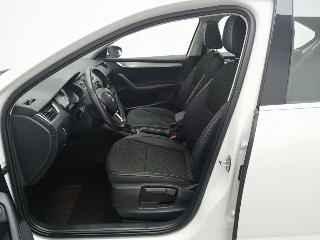 Skoda Octavia — фото 10