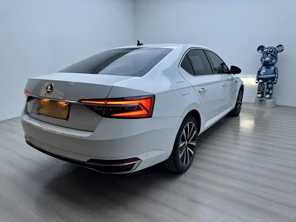 Skoda Superb — фото 3