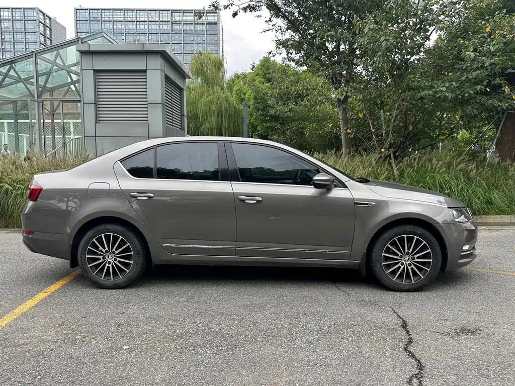 Skoda Octavia — фото 4