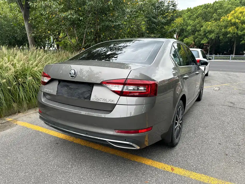Skoda Octavia — фото 5